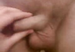 Tatuato inglese twink colpi il suo cazzo durante film gay hard il cazzo