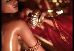 Asiatica ladyboy in film gay hard calze rosse colpi Peloso pulcino sul letto
